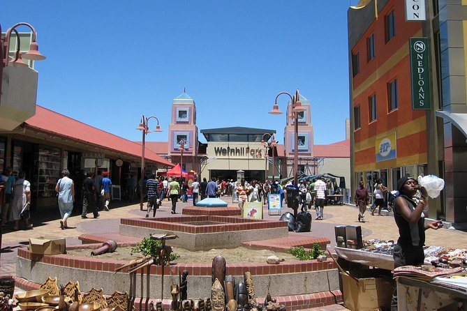 Best City Tour of Windhoek - A quick pause at the Kudu Statue