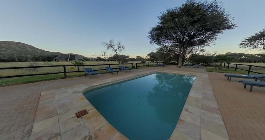 From Windhoek: Okapuka Safari Lodge Day Trip - Noon pickup and the road out of town