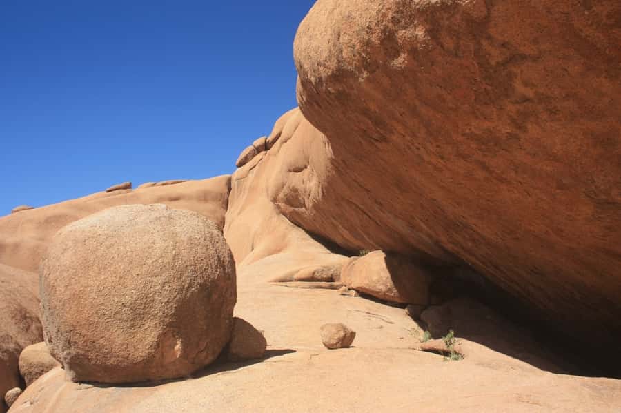 Spitzkoppe : via Zeila Shipwreck - Ancient Bushman rock art and a flexible walking pace