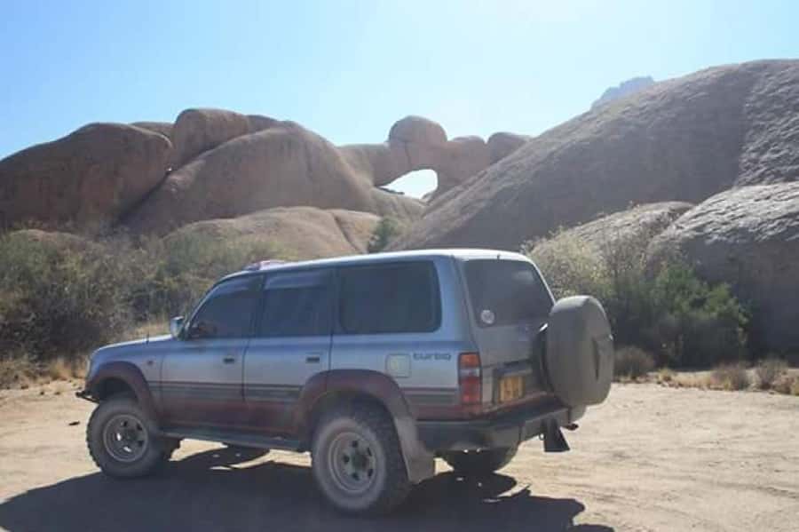 Spitzkoppe : via Zeila Shipwreck - Noon picnic beneath Spitzkoppe