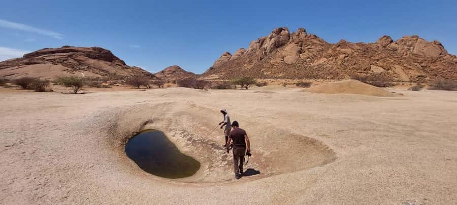 Swakopmund: Spitzkoppe Day Tour with Hotel Pickup - A short pause at Hentiesbaai