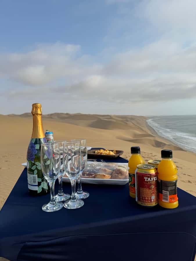 Walvisbay: Sandwich Harbour 4x4 & Sandboarding Tours - The Pink Lake and salt works